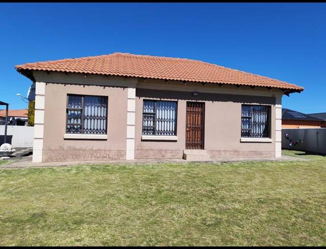 3 BEDROOM HOUSE FOR SALE IN ERMELO